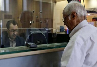 پرداخت وام ضروری بازنشستگان بلاتکلیف ماند
