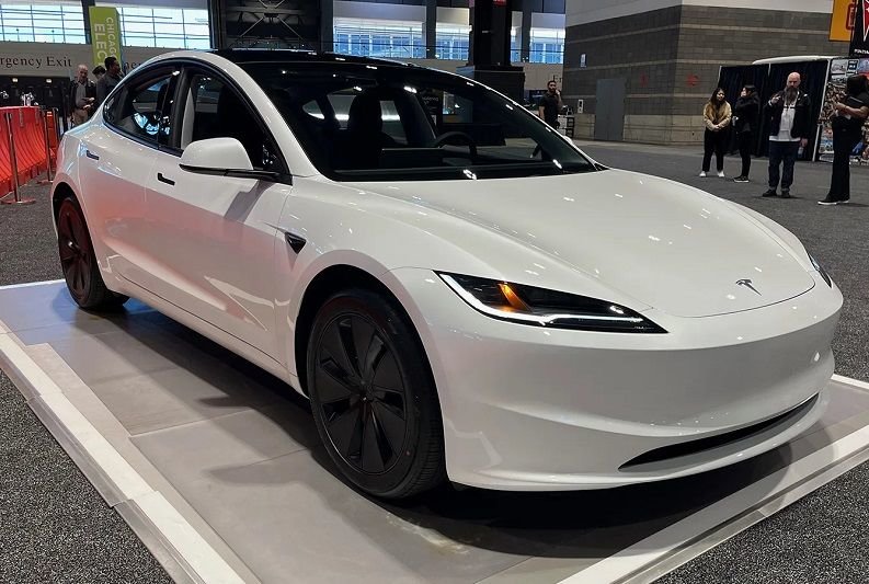 شکست ایلان ماسک؛ خودران تسلا زیر سوال رفت