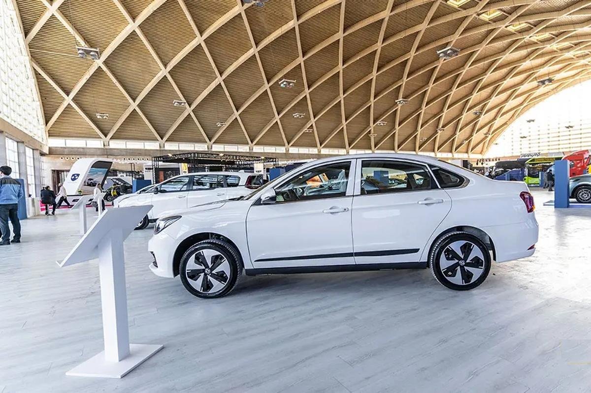 دانگ فنگ E۷۰؛ تاکسی جدید ایرانخودرو رونمایی شد