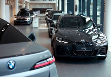 11 مدل خودرو BMW و مینی ویژه این افراد وارد کشور شد