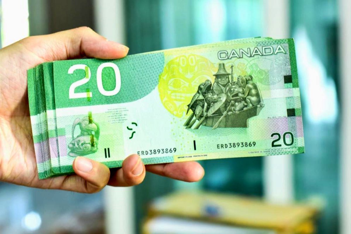 قیمت دلار کانادا پایین آمد