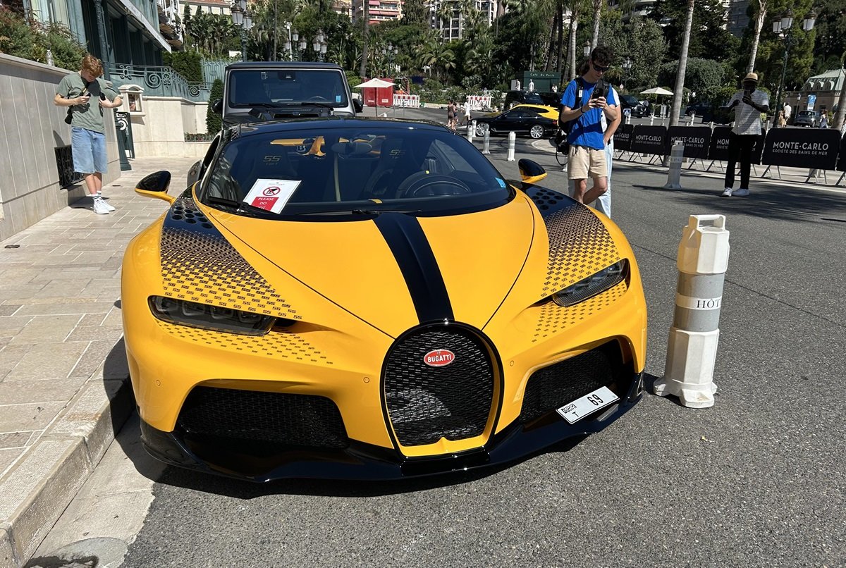 ماجرای جولان تاکسی‌های بوگاتی در تبریز چه بود؟