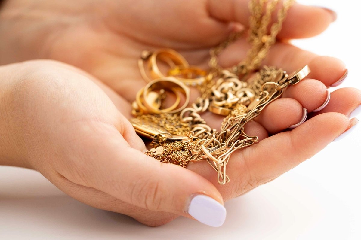 قیمت طلا ۱۸ عیار امروز دوشنبه ۱۷ شهریور؛ طلا دوباره خیز برداشت