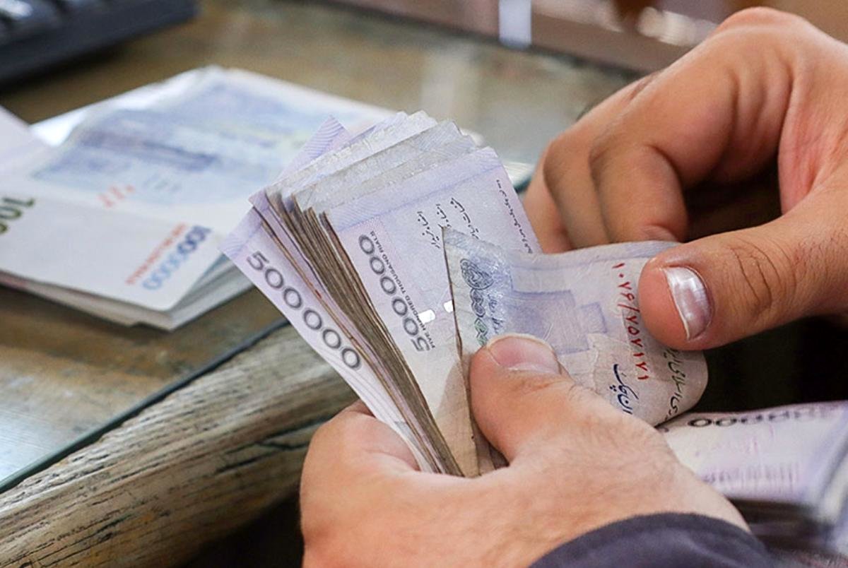 خبر خوش؛ حقوق این افراد زیاد می‌شود