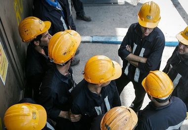 حقوق کارگران تنها 15 روز دوام می‌آورد/ قدرت خرید کارگران نصف شد