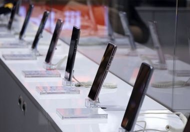 قیمت گوشی سامسونگ امروز پنجشنبه 18 بهمن/ رقیب ردمی نوت 13 پرو پلاس چند؟