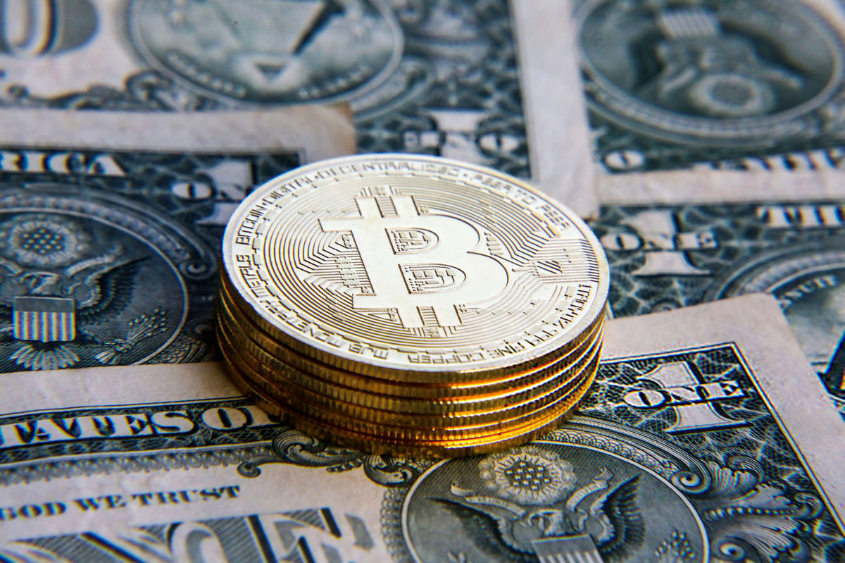 بازار رمزارز در هجوم نگرانی‌ها؛ عقب‌نشینی بیت‌کوین و اتریوم