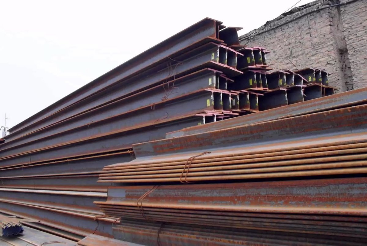 قیمت تیرآهن امروز سه‌شنبه ۱۳ آبان ۱۴۰۴