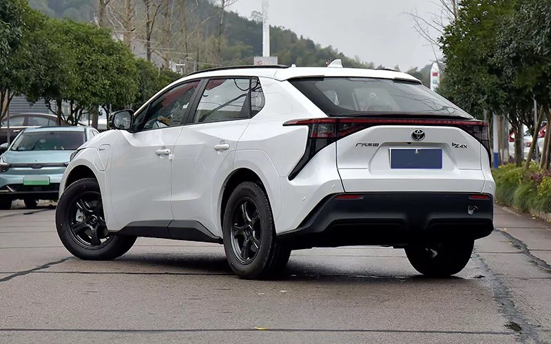 فروش شاسی‌بلند تویوتا با قیمت نجومی آغاز شد