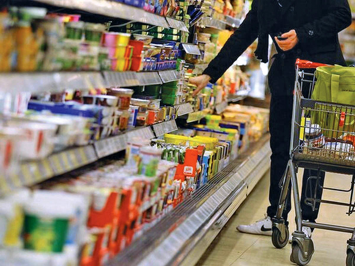 قیمت کالاهای اساسی تا پایان ماه رمضان تغییر نمیکند/ مشکلی برای تامین مرغ وجود ندارد