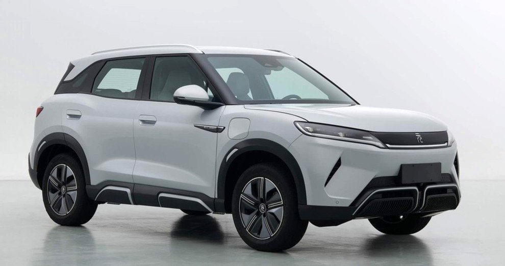 قیمت شاسیبلند جدید بهمنموتور «عجیب» شد!