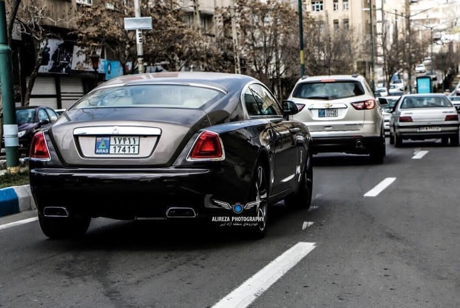 لحظه تصادف رولزرویس 20 میلیاردی با پراید در تهران (ویدئو)