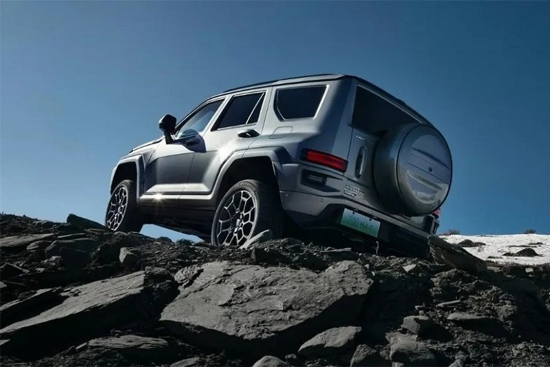  تانک 700 رونمایی شد؛ قیمت 3.6 میلیارد