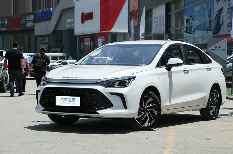 مقایسه سابرینا پلاس و تارا اتوماتیک V4؛ دوئل سدانهای مدرن و قدیمی بازار ایران