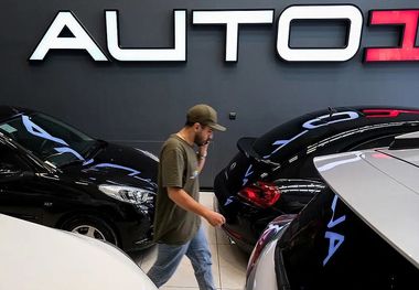 قیمت خودرو با ارزان شدن دلار هم پایین نیامد