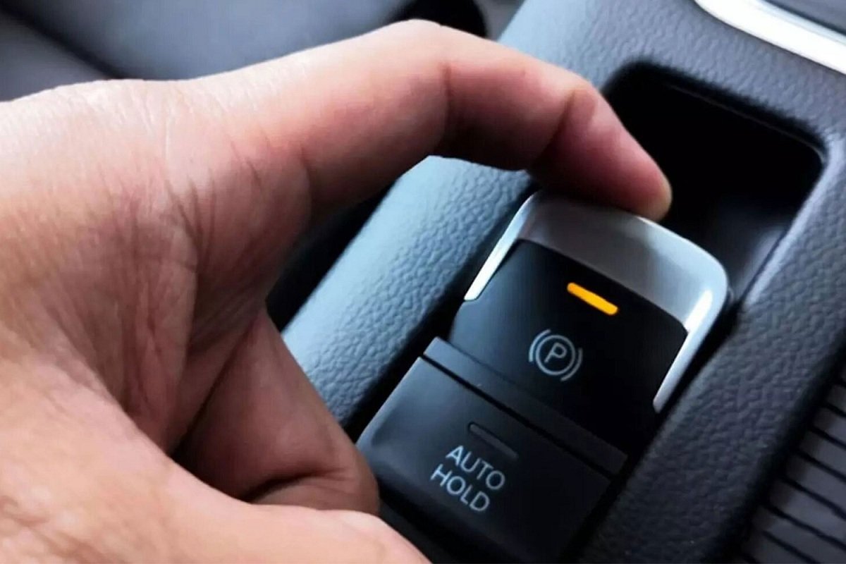 ترمز پارک برقی در عمل چگونه کار می‌کند؟