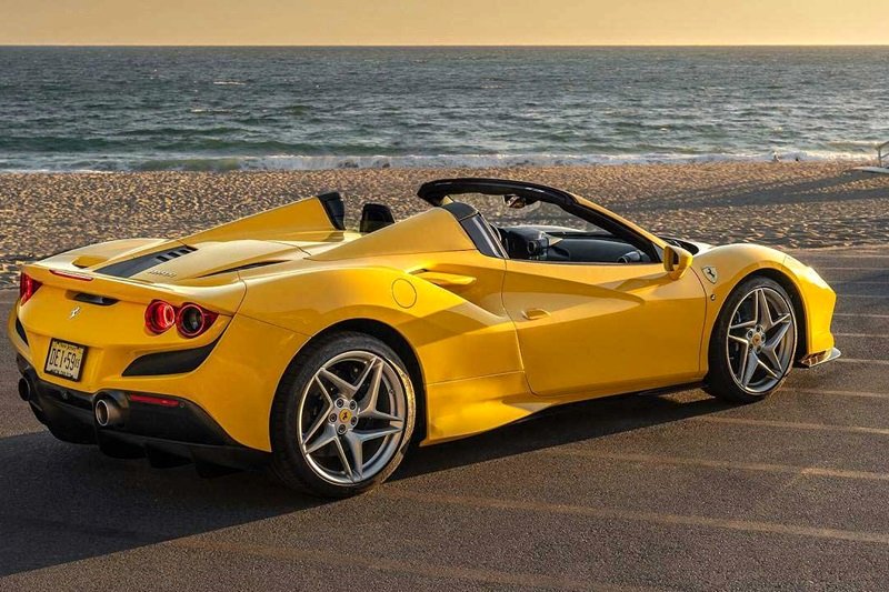 فراری F8 با قیمت 18 میلیارد وارد ایران شد (فیلم)