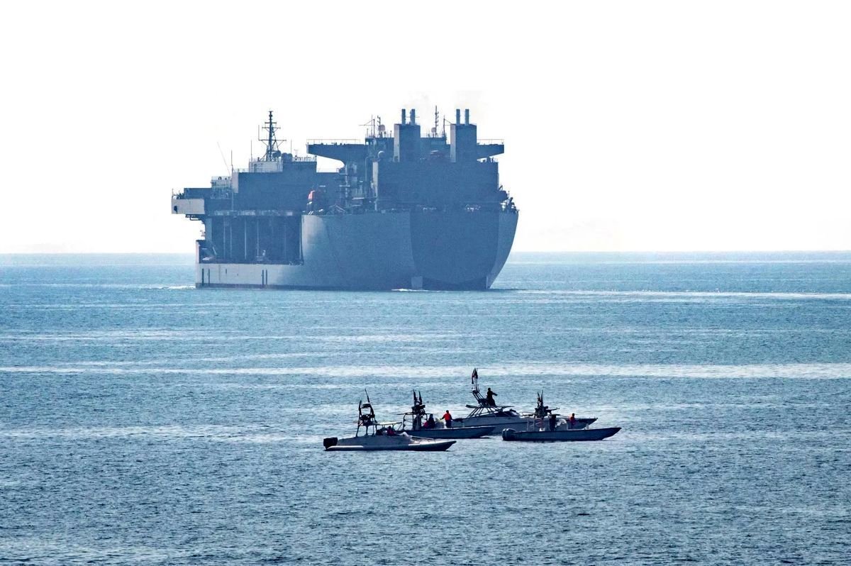 تبعات بسته شدن تنگه هرمز؛ نفت 300 دلاری در انتظار بازار جهانی