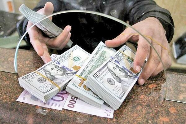 کاسبی جدید برای دریافت ارز دولتی؛ ۵ میلیون بده نوبت صرافی بگیر!