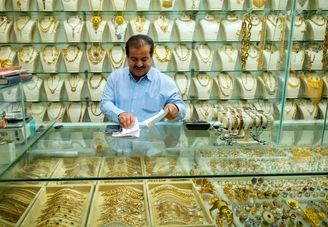 قیمت طلا، سکه، دلار و یورو امروز پنجشنبه 17 مهر 1404/ عقب‌نشینی طلا و سکه در بازار