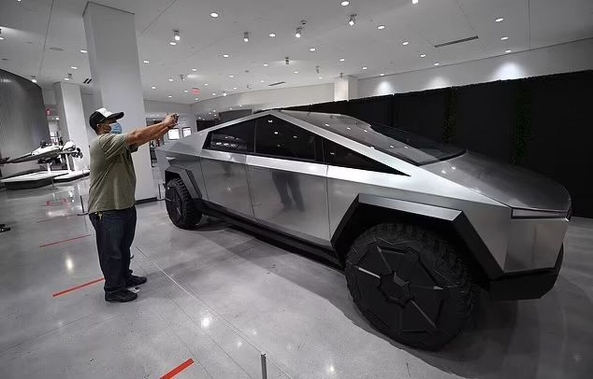 درگ پاترول با سایبرتراک تسلا ؛ یک پیروزی ساده و شیرین