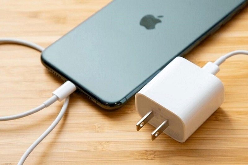 بررسی یک فرضیه؛ شارژ سریع واقعا به باتری گوشی آسیب می‌زند؟