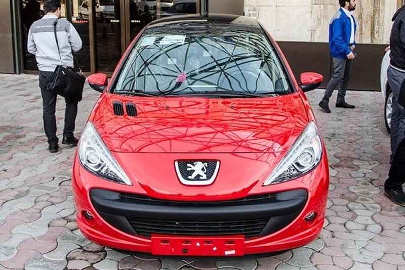 (ویدئو) مورد عجیب پژو 207؛ قطع مانیتور با داشبورد!