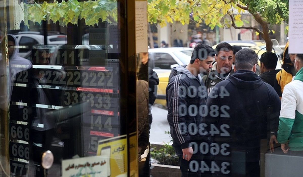 قیمت دلار یک کانال عقب نشست