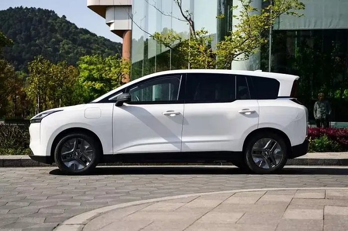 بستیون NAT؛ MPV تمام برقی ایران خودرو چقدر ارزش خرید دارد؟