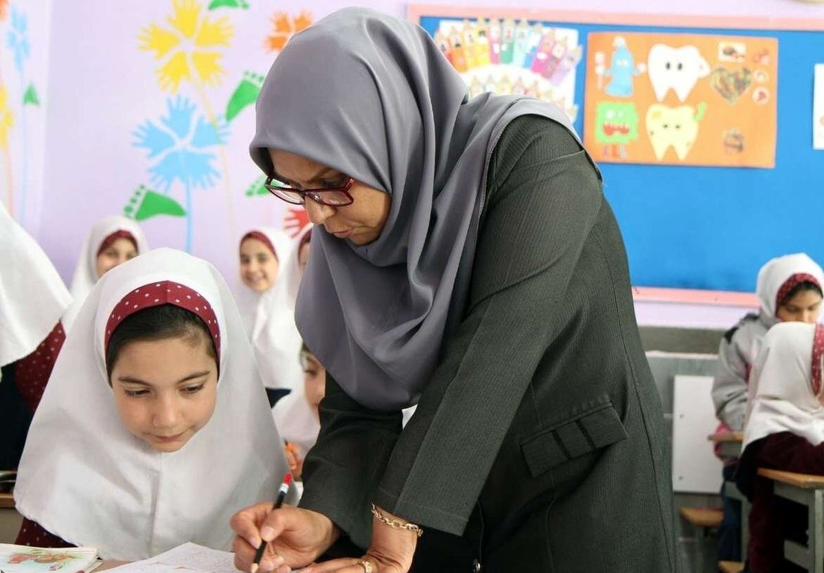 شرط رتبهبندی معلمان از زبان رئیس مجلس