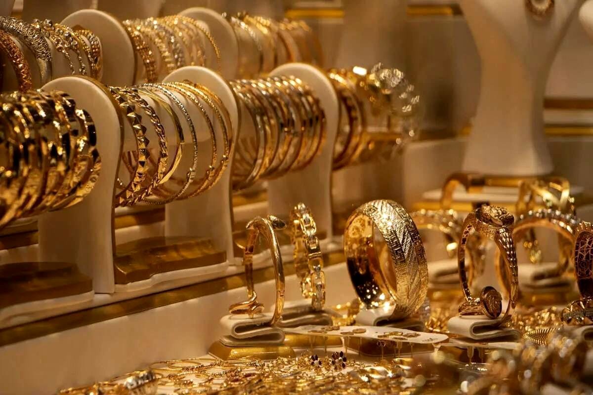 قیمت طلا، سکه، دلار و یورو امروز یکشنبه 4 خرداد/ عقب‌نشینی طلا و سکه در بازار