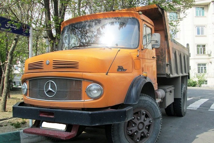 فروش دو کامیون کمپرسی و باری آغاز شد