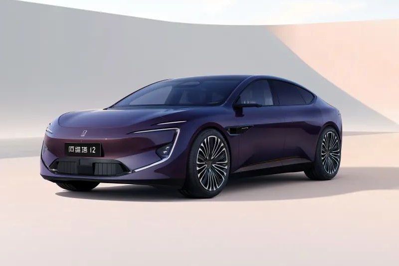 آواتر 07 ؛ با طراح ایرانی‌ به جنگ تسلا رفت