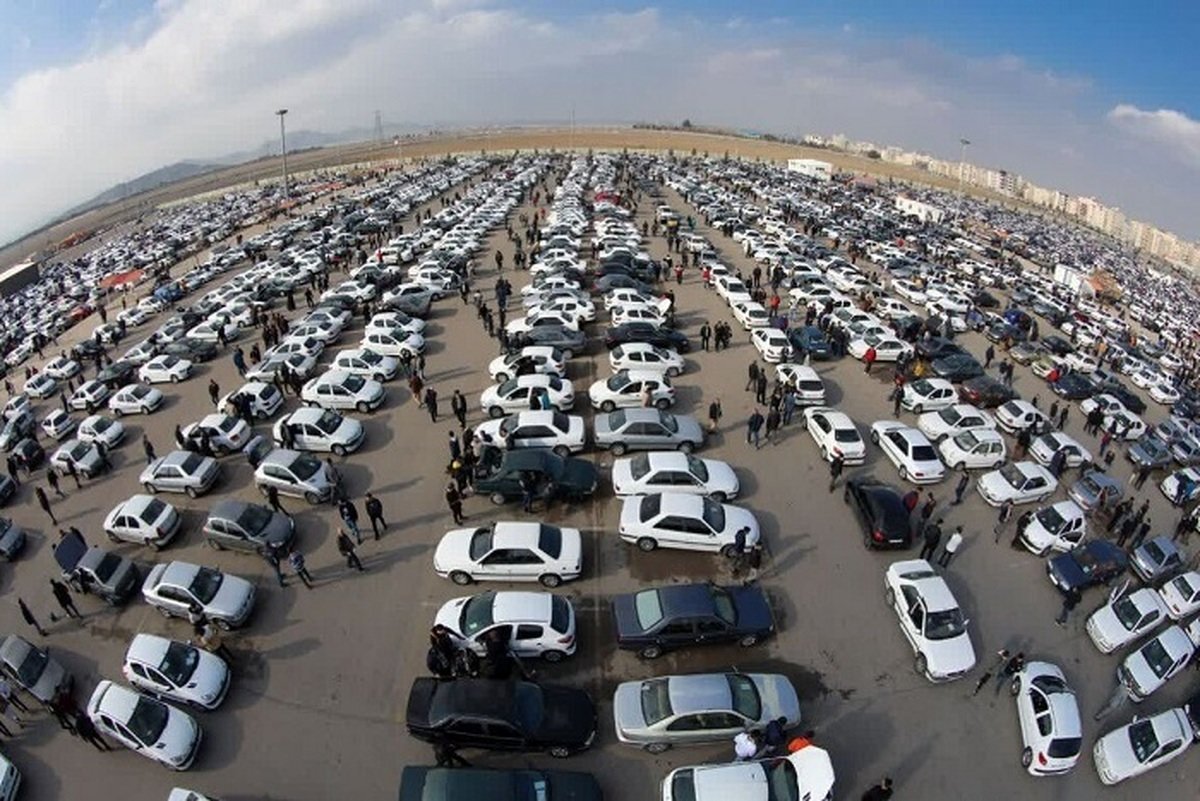 بازار خودرو قفل شد؛ نوسان قیمت‌ها زیر سایه دلار!