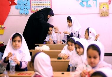 مقایسه حقوق معلم در ایران و آمریکا‌