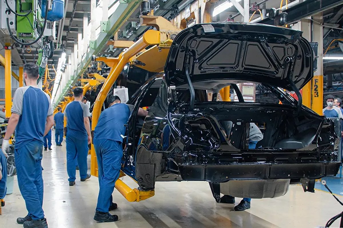 زمستان سیاه خودروسازان؛ خطر تعدیل 400 هزار نیروی صنعت خودرو