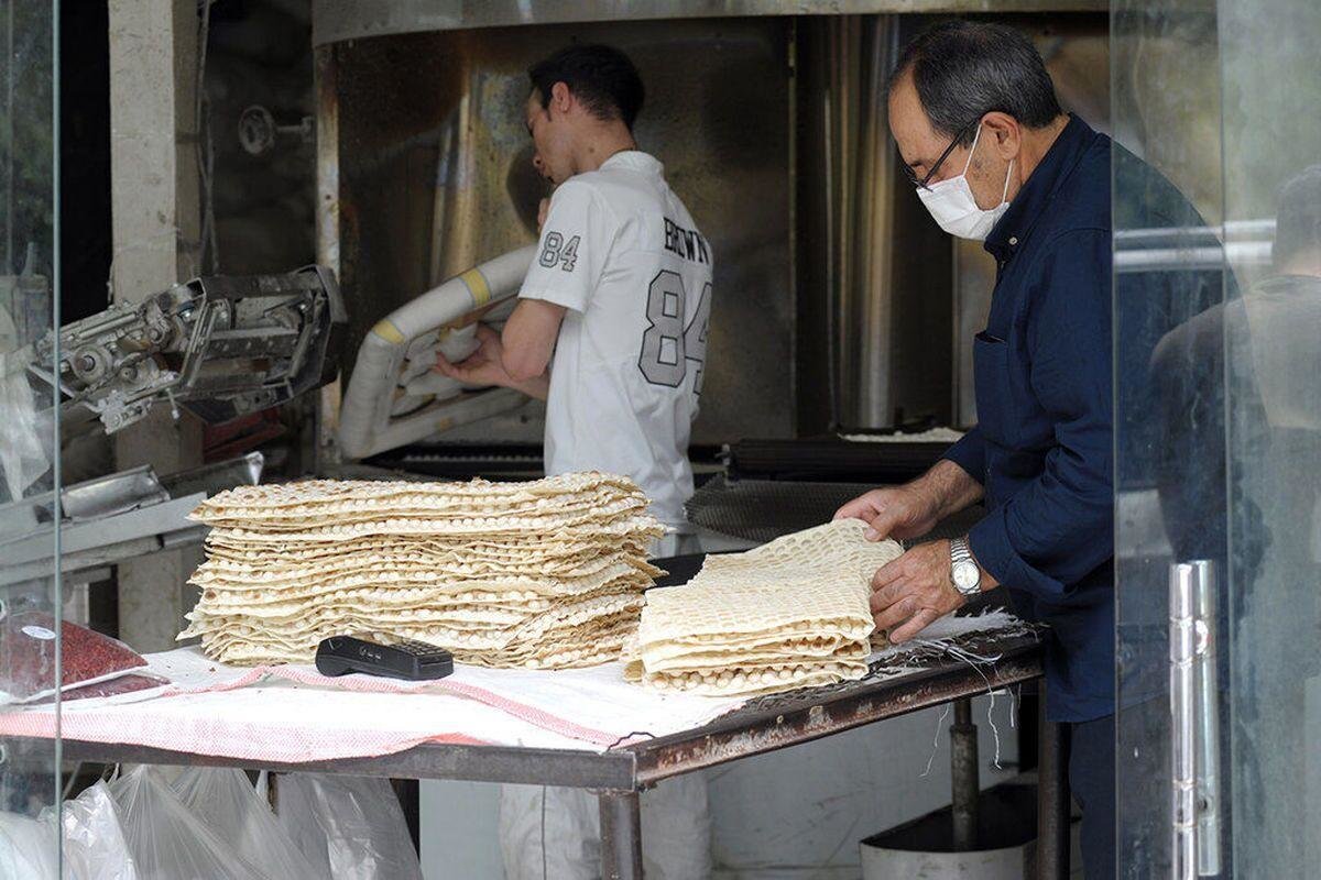 تشدید مجازات نانوایان گرانفروش؛ قطع سهمیه آرد 50 نانوا