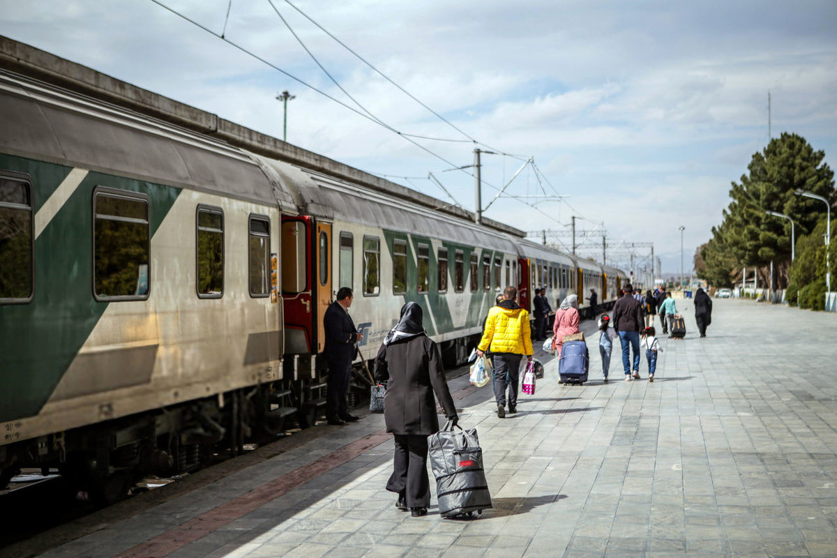 آغاز پیش‌فروش بلیط قطارهای مسافری آبان ماه 