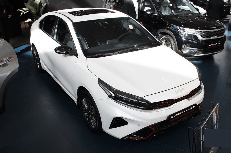 مقایسه مزدا ۳ جدید و سراتو GT لاین؛ نبرد سدان‌های وارداتی بازار