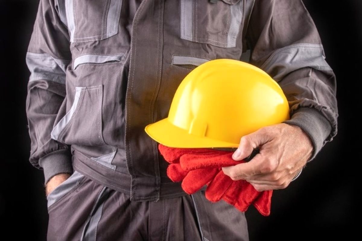 وزیر کار وعده داد؛ حقوق کارگران معادن تعطیل شده پرداخت می‌ شود