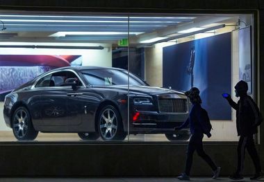 لوکس‌ترین ویترین ماشین تهران، فضای مجازی را منفجر کرد