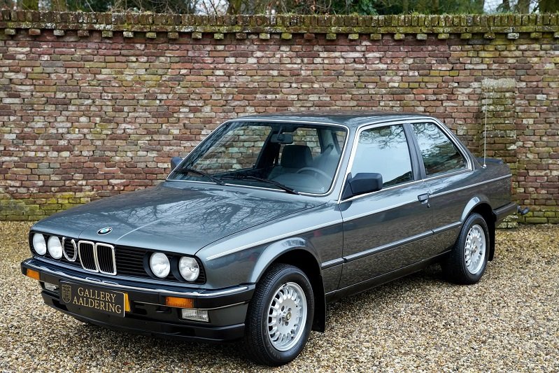 بیامو 323i؛ نوستالژی 46 ساله چهار میلیارد قیمت خورد