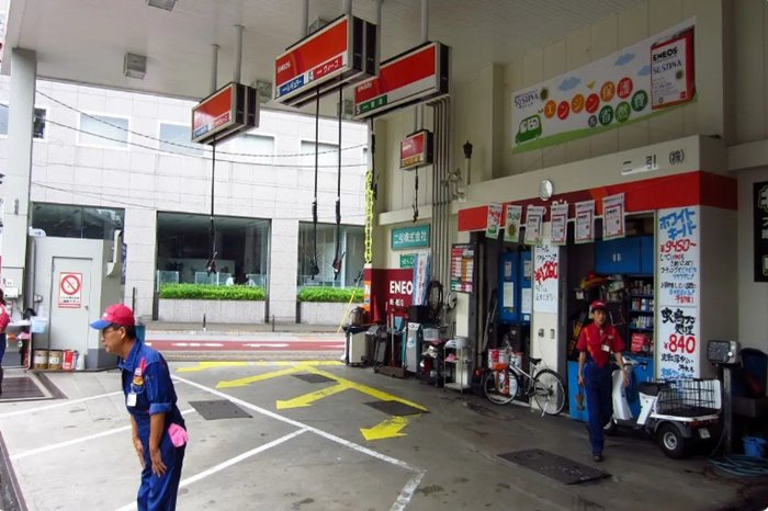 (ببینید) تفاوت عجیب پمپ بنزین در ژاپن و ایران