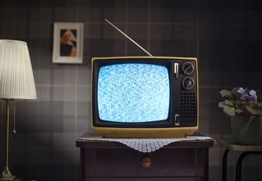 قیمت‌ عجیب تلویزیون و تلفن‌ کلکسیونی؛ ناقابل 30 میلیون!