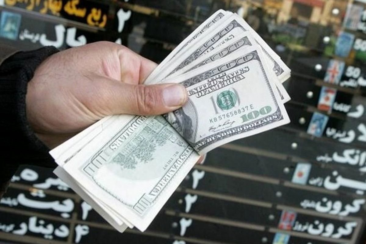 فرار خریداران از بازار ارز/ فردوسی سوت و کور شد!