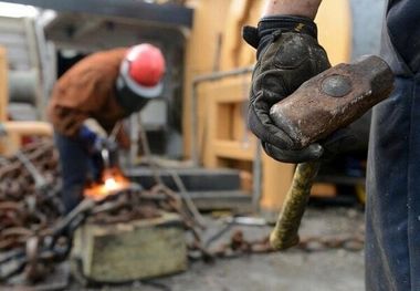 خبر خوش برای کارگران/ حتی این گروه هم عیدی می‌گیرد!