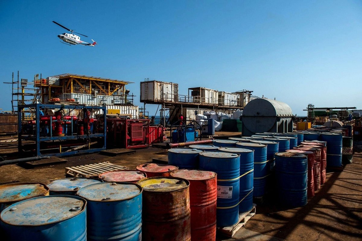 قیمت جهانی نفت امروز ۱۴ آذر ۱۴۰۴؛ احتمال حمله ترامپ به ونزوئلا بازار را شوکه کرد