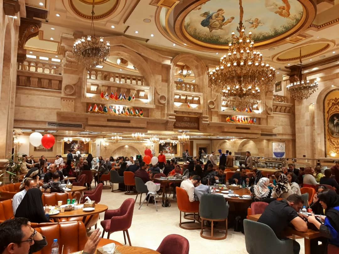 لاکچری‌بازی رستوران‌ها در شب یلدا؛ ورودی سه میلیونی برای یک شب!