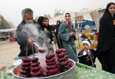 درآمد عجیب لبوفروشان در آستانه شب یلدا