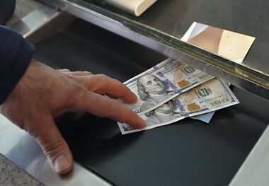 قیمت دلار امروز 15 آبان/ عبور دلار نیمایی از 50 هزار تومان